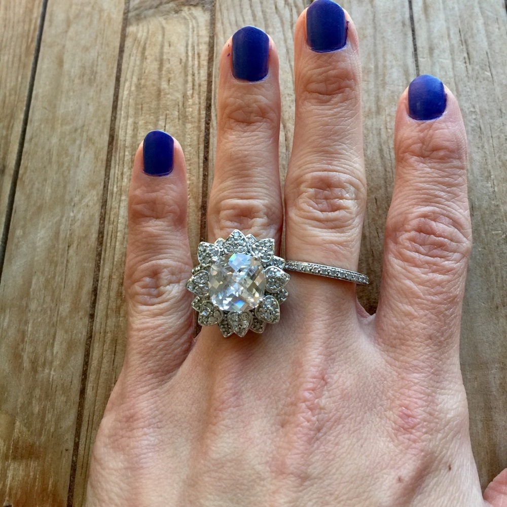 Sterling silver CZ flower ring - Picture 4 of 8